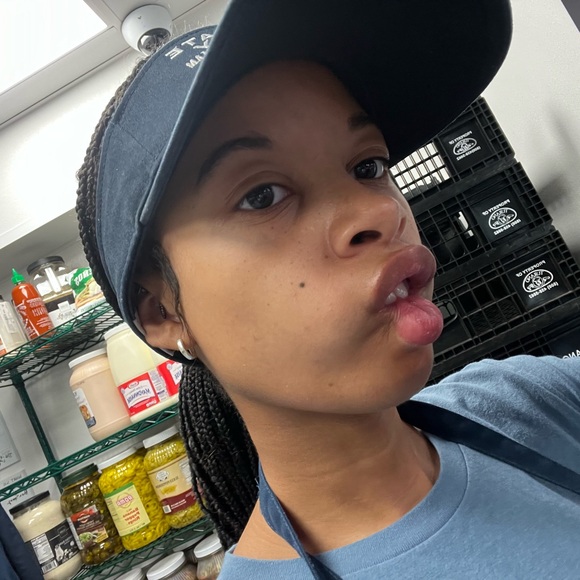 Meet your Posher, Fairyn - Picture 1 of 1